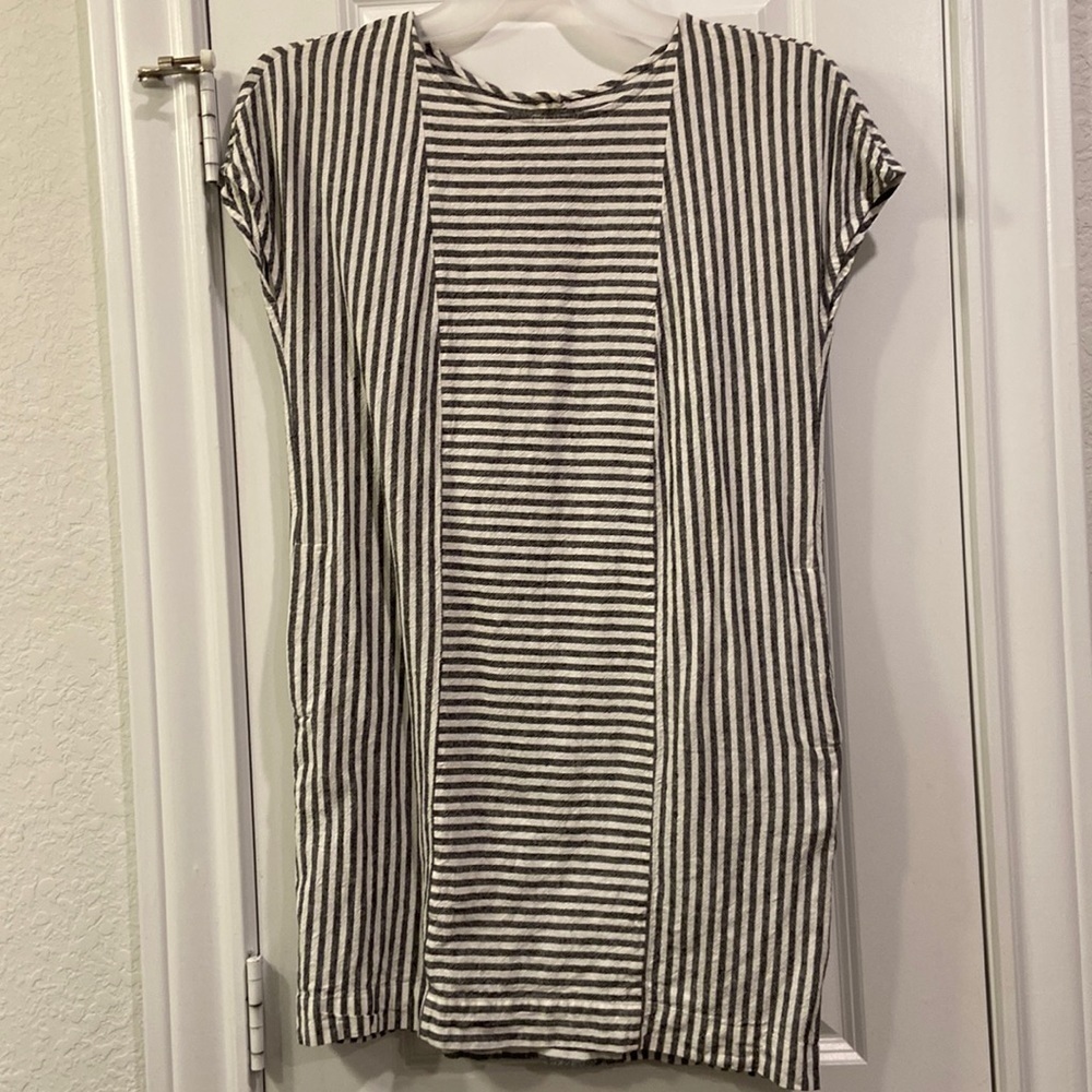 Madewell - Stripe-Play Button-Back Tee Dress - Picture 2 of 9